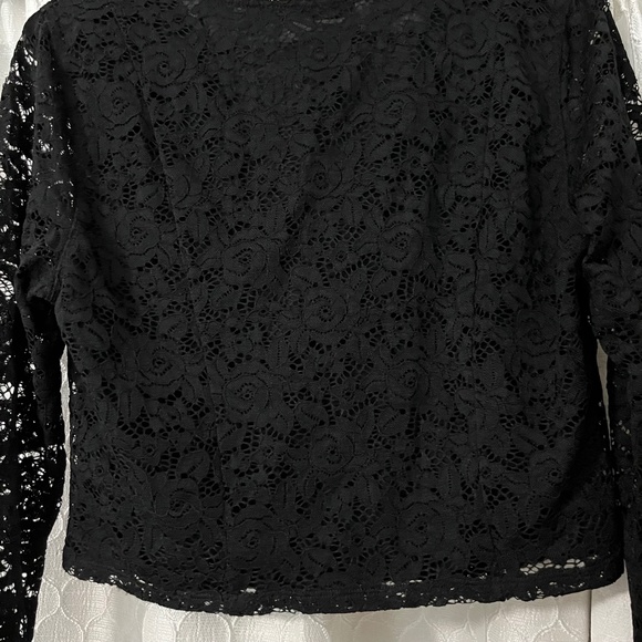 Abercrombie & Fitch Black Lace Crop Top/Size Medium - Picture 4 of 9